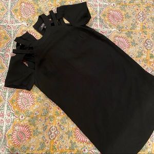 Lulu’s black dress